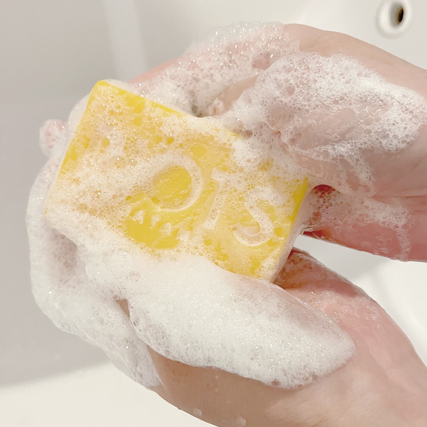 RIOTS ナチュラルアースバーソープ (ペット用石鹸) UNSCENTED + CHARCOAL 無香料・炭